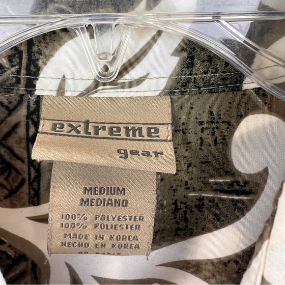 EXTREME GEAR HAWAIIAN SHIRT. Size Medium. Short sleeves. 100% Polyester - Picture 3 of 5